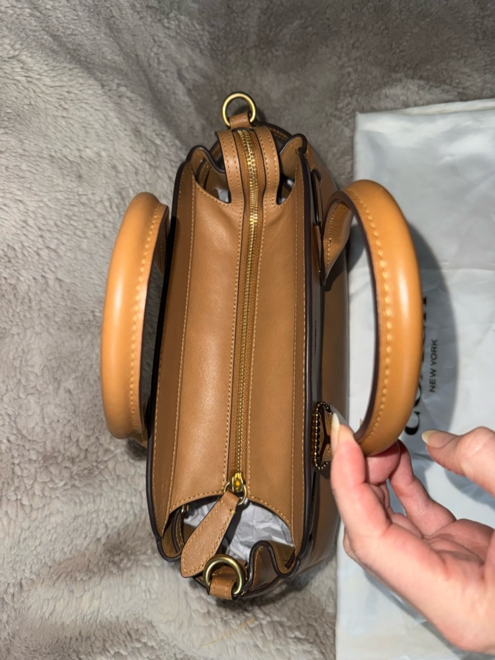 Coach Empire 28 Honey Brown, excellent condition - Picture 4 of 12